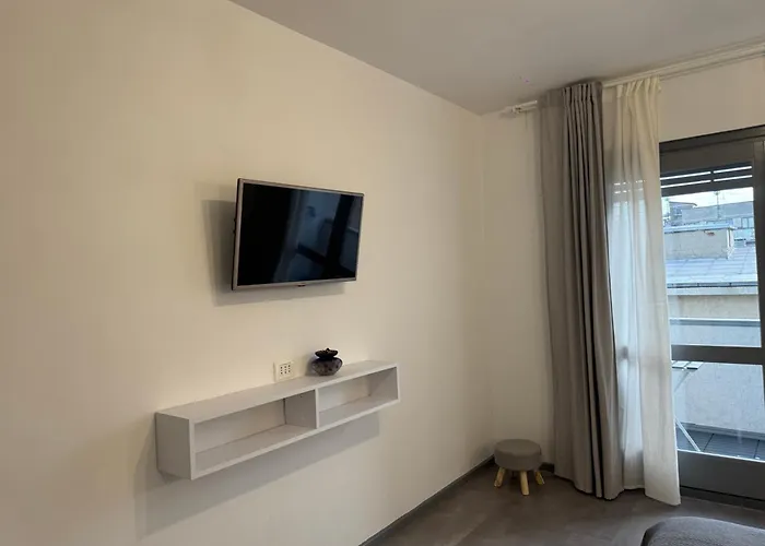 Palace Of Parliament View By Chr Luxury Бухарест