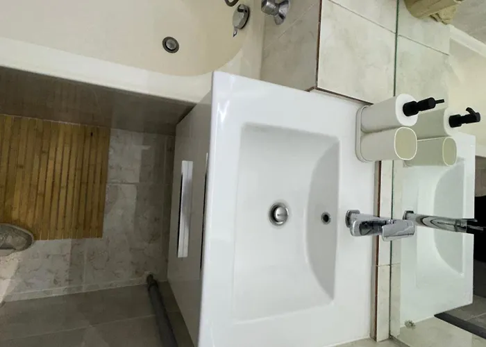 Palace Of Parliament View By Chr Luxury ブカレスト